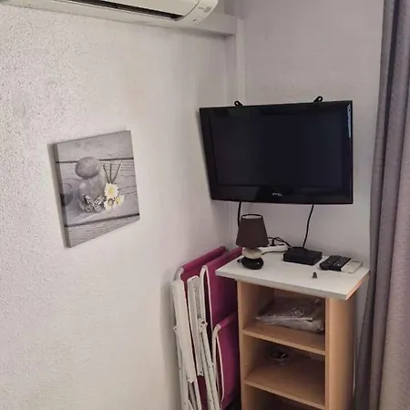 Au Bord De *